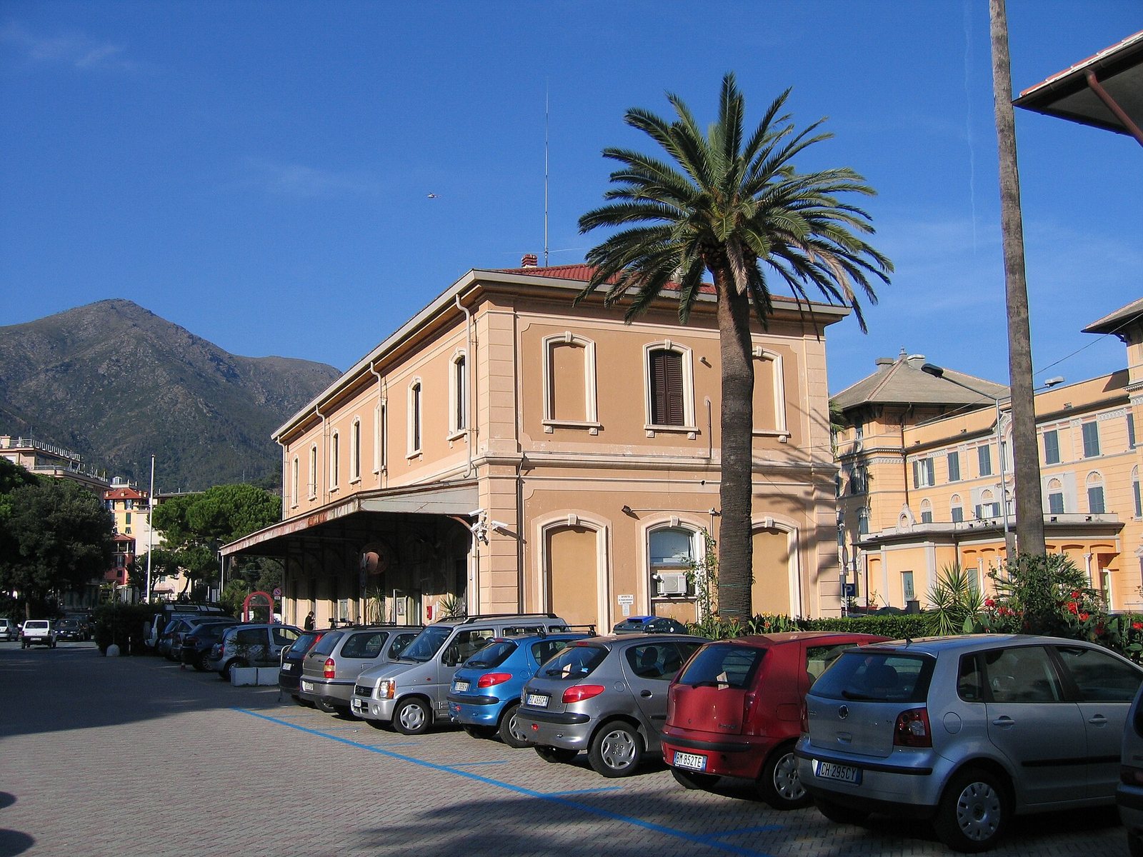 Il vecchio edificio della stazione ferroviaria di Arenzano