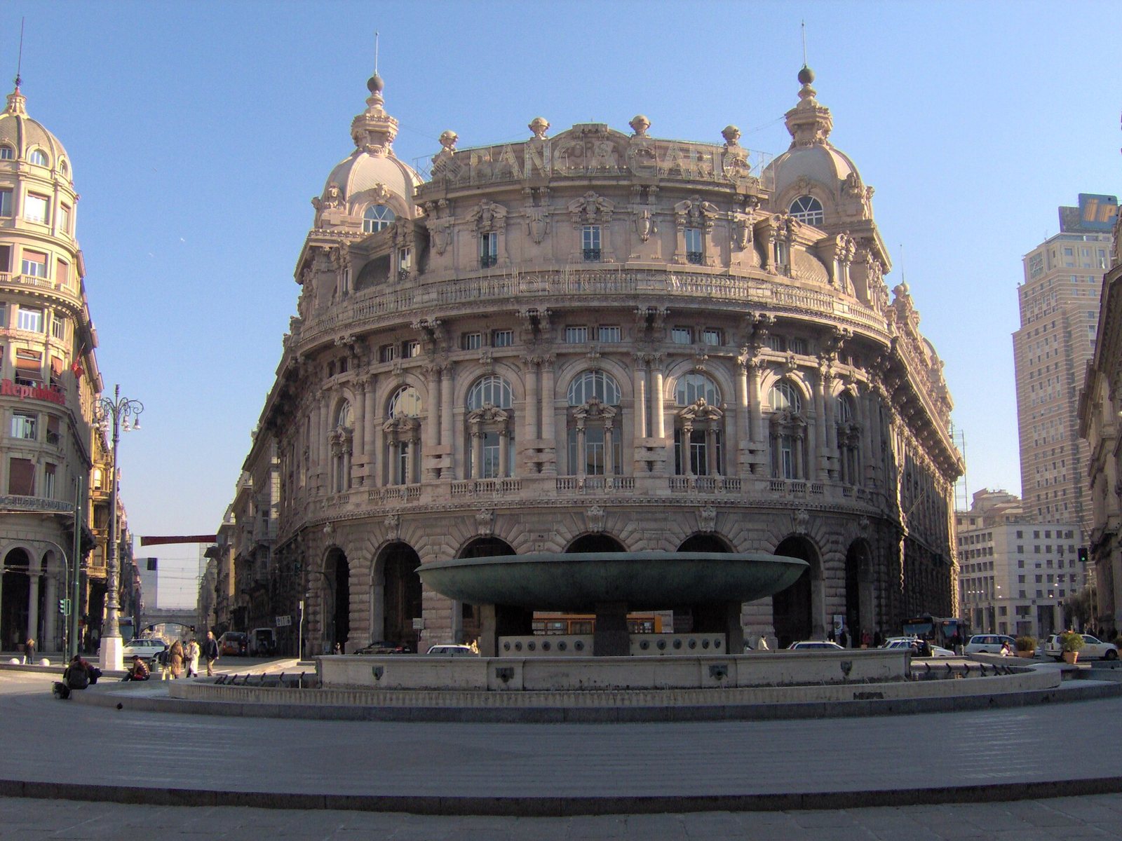 Piazza De Ferrari, nel cuore di Genova