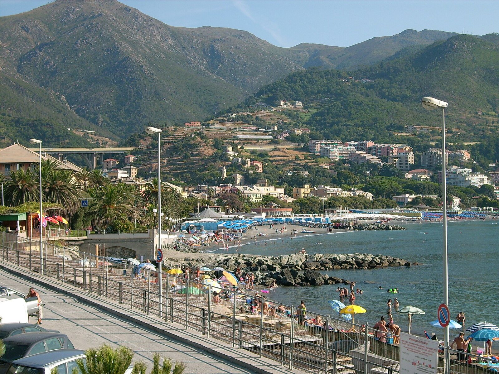 Le spiagge di Arenzano lungo la passeggiata a mare